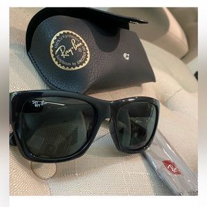 NWT ray ban black sunglasses 4194 53 Cali look